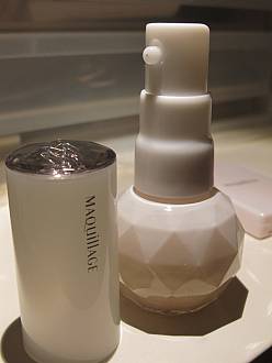 kem-nen-maquillage-essence-rich-white-liquid-uv-cua-shiseido