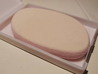 kem-nen-maquillage-essence-rich-white-liquid-uv-cua-shiseido
